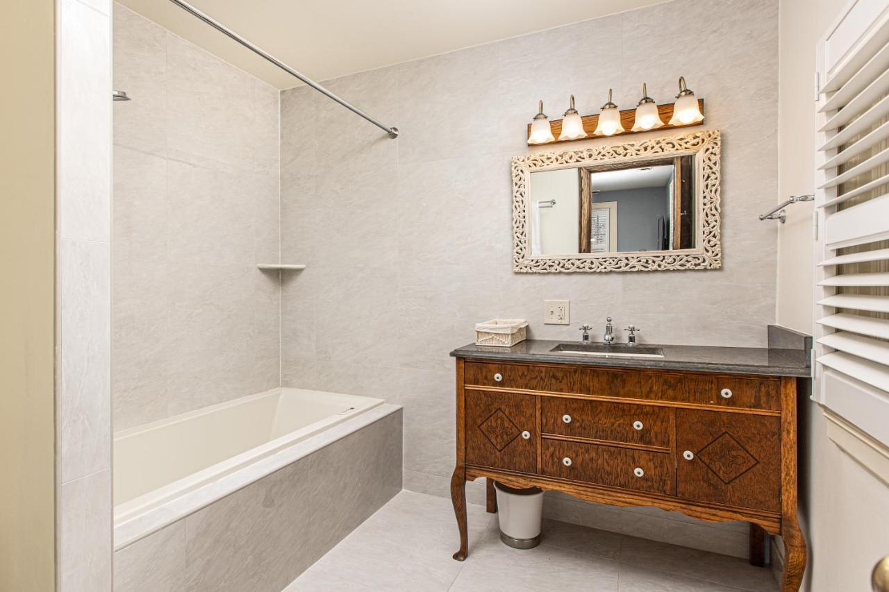 Frederick Stearns House Historic Bed & Breakfast *