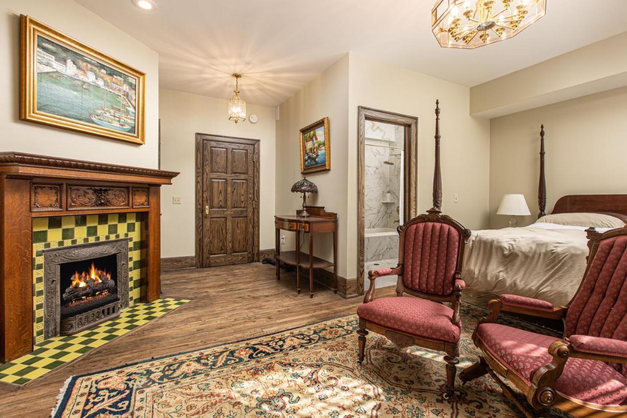 Frederick Stearns House Historic *